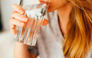 La importancia de la hidratación en la menopausia - The Menopause Feel